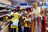 25-11-2023 Breda -  Hier proeft hij een stukje kaas bij de Alexander Hoeve.  - Fotokrant